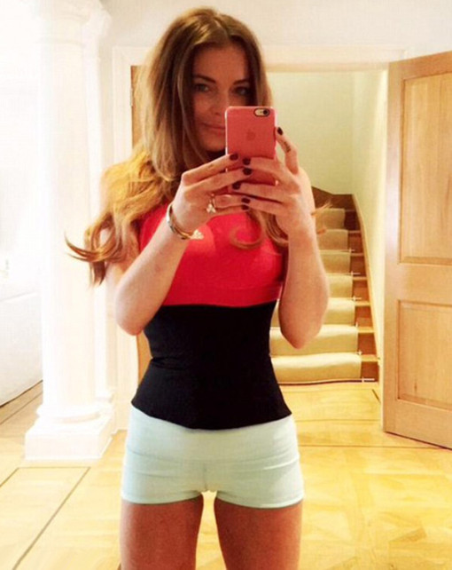 Lindsay Lohan looks more beautiful after wearing waist training corsets